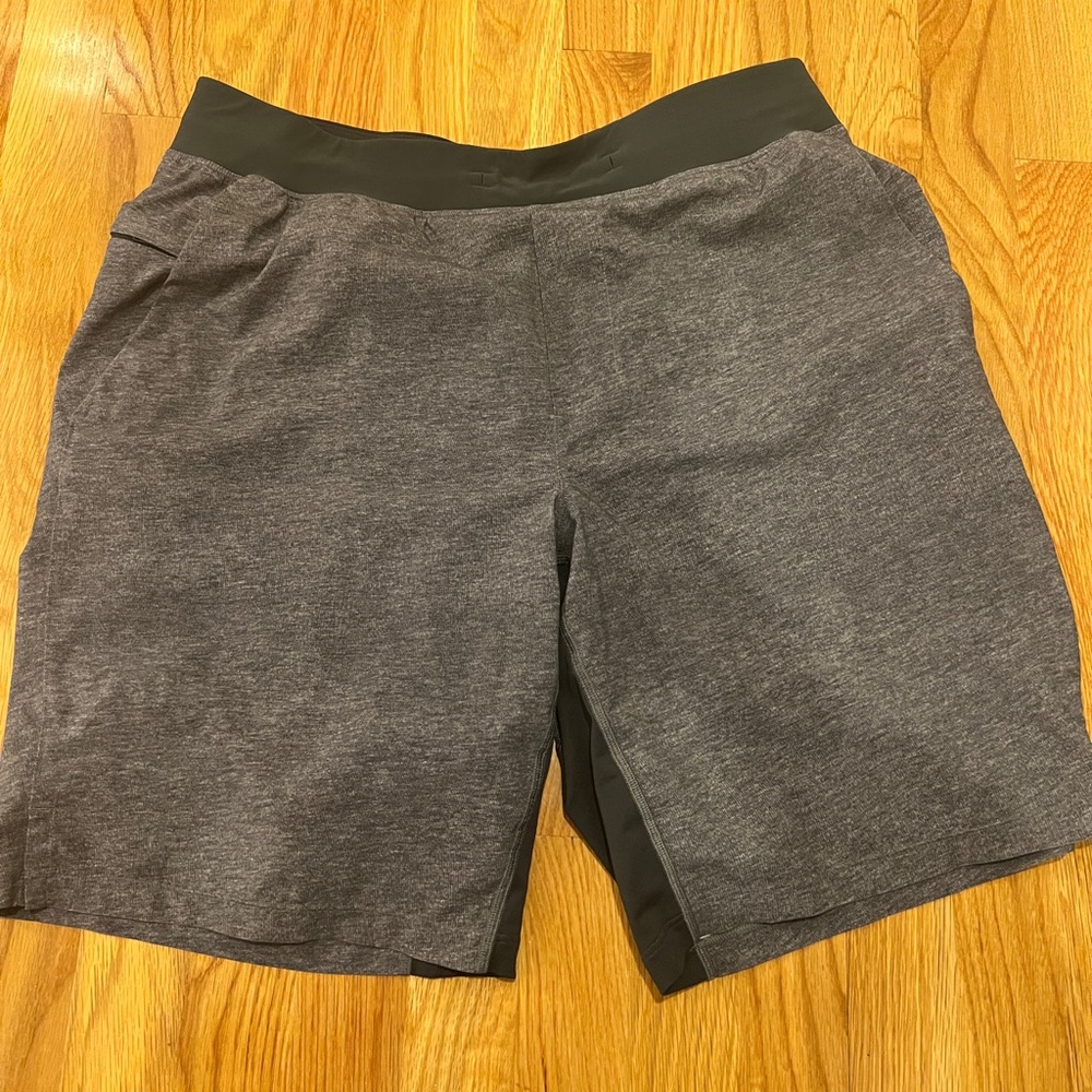 Men’s Lululemon grey abc shorts size large